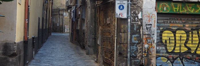 Via dell'Anticaglia, Neapel. Decumano Superiore 