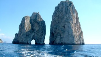 die berühmten Faraglioni Felsen von Capri