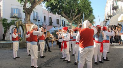 Volkstanz La 'ndrezzata auf der Insel Ischia