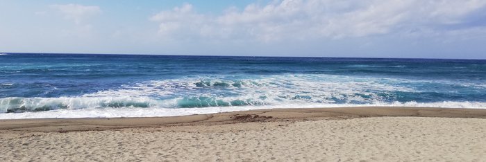 der feine und helle Strand von Forio, Insel Ischia