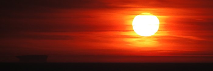 der rote Himmel beim Sonnenuntergang auf Ischia